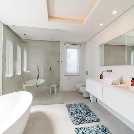 Luxury Mbh *