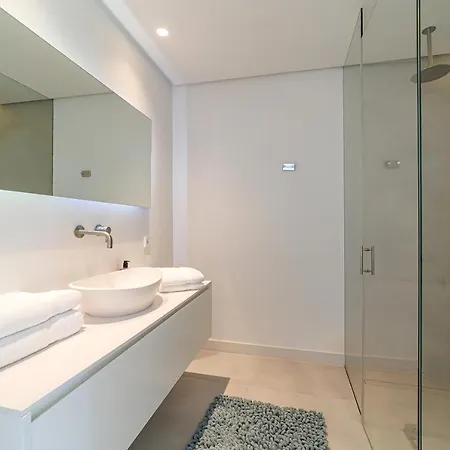 Luxury Mbh *