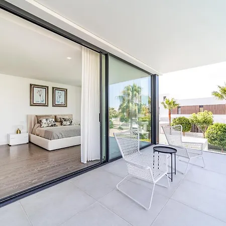 Luxury Mbh וילה