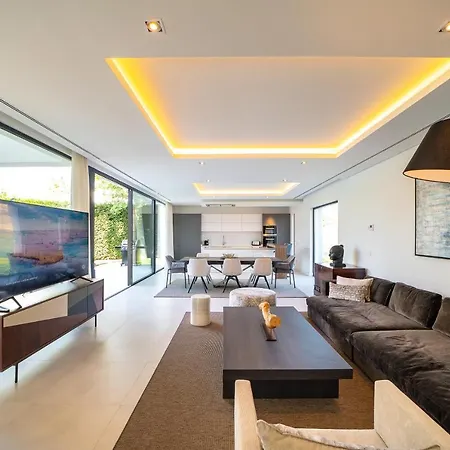 Luxury Mbh *